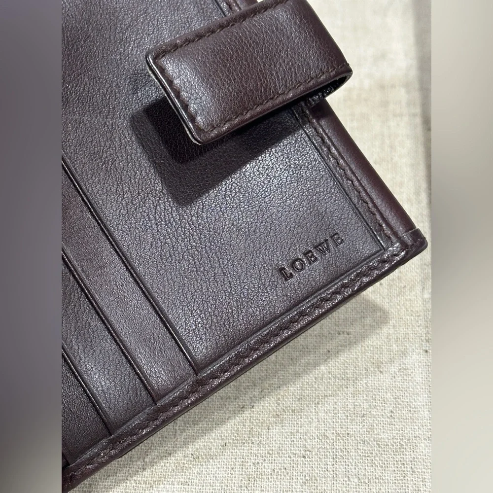 Loewe grainy brown
